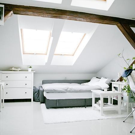 Apartamenty Hoza Attic Studio Варшава Стая снимка