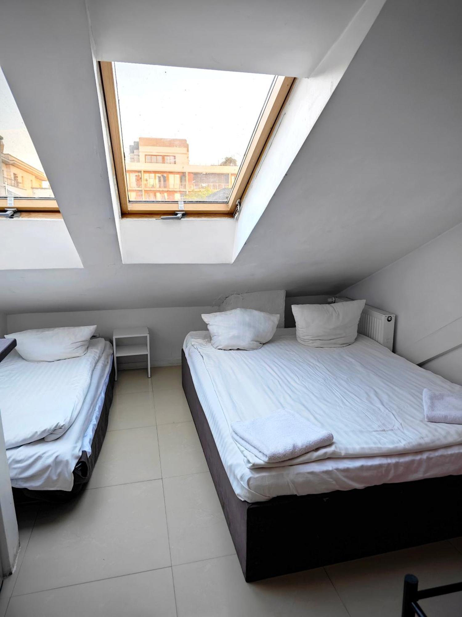 Apartamenty Hoza Attic Studio Варшава Стая снимка