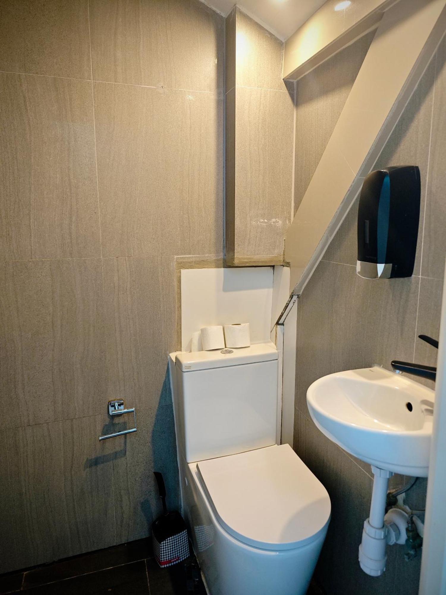Apartamenty Hoza Attic Studio Варшава Стая снимка