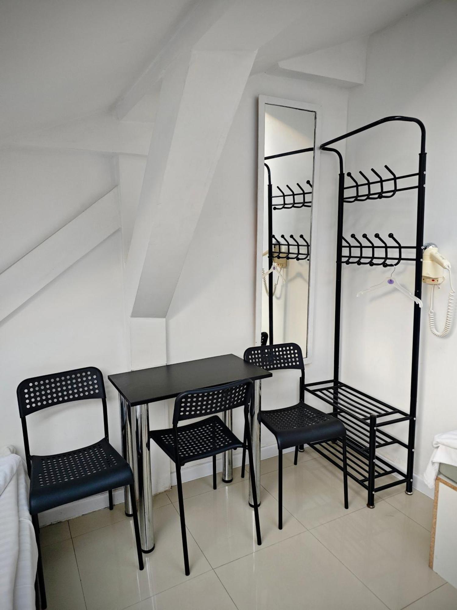 Apartamenty Hoza Attic Studio Варшава Стая снимка