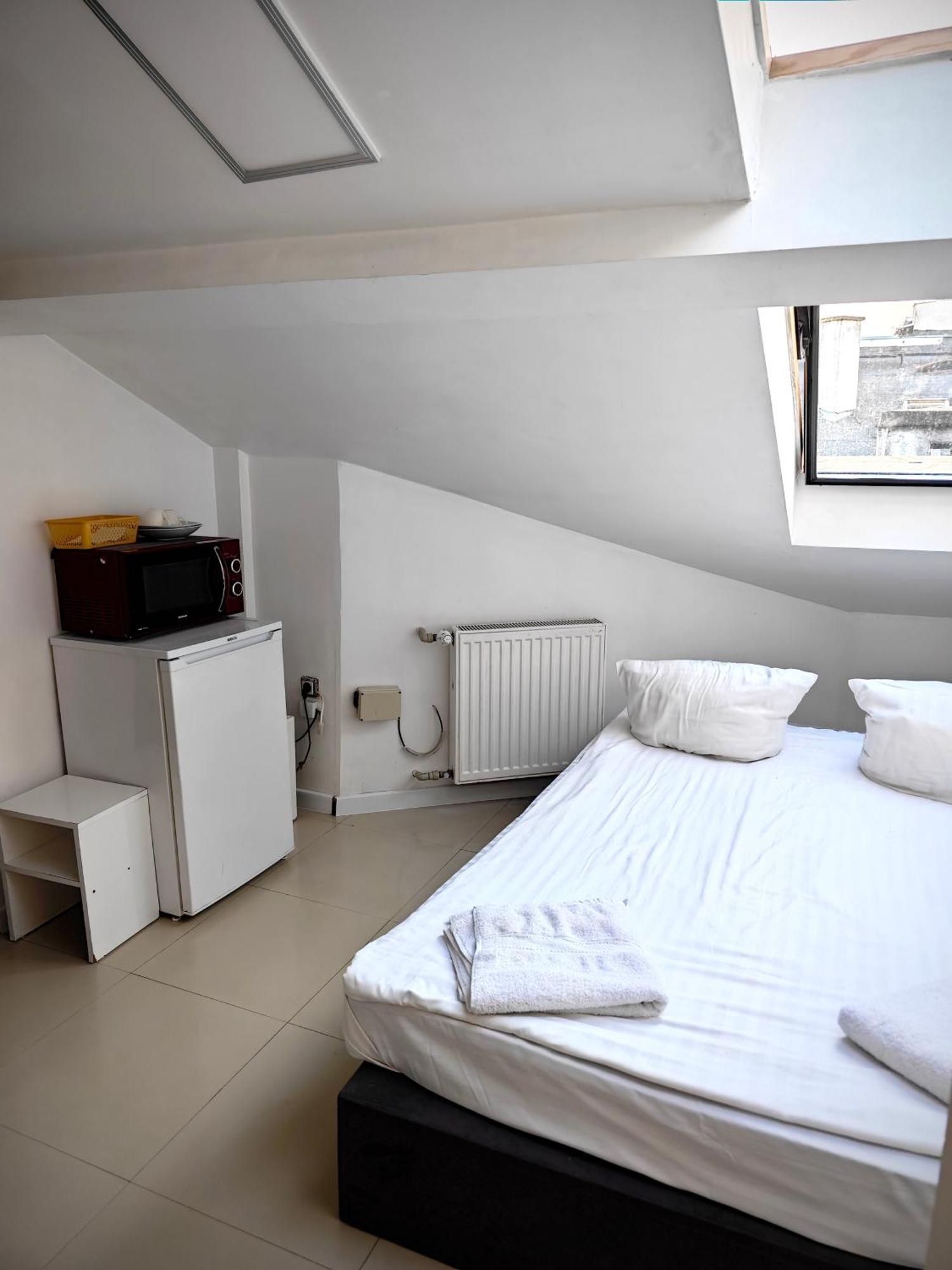 Apartamenty Hoza Attic Studio Варшава Стая снимка