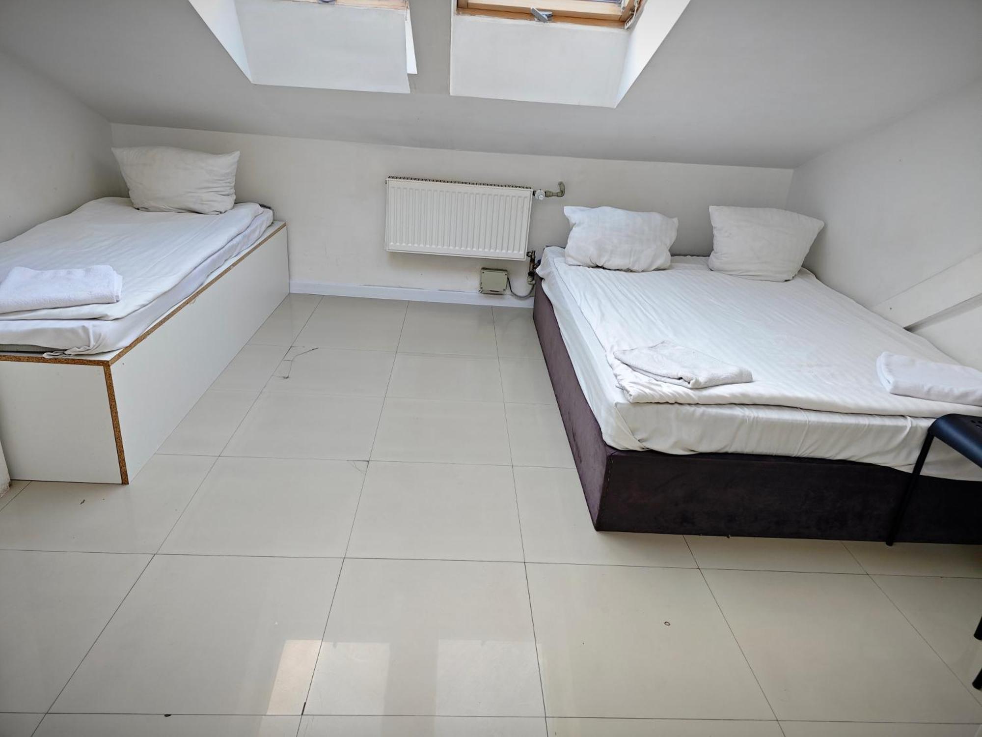 Apartamenty Hoza Attic Studio Варшава Стая снимка